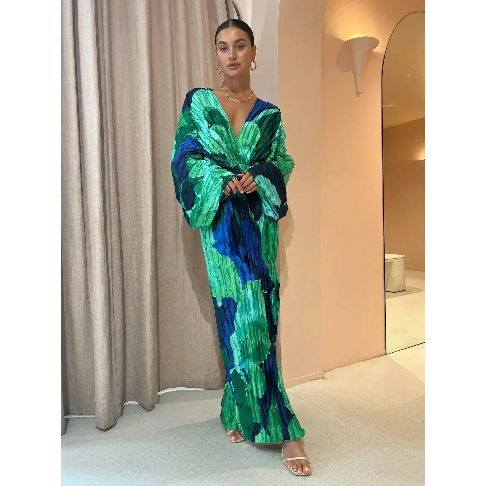 Aimée - Refined summer dress with deep neckline