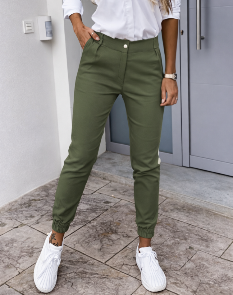 Stylish Chino Pants with High Waist and Tapered Legs