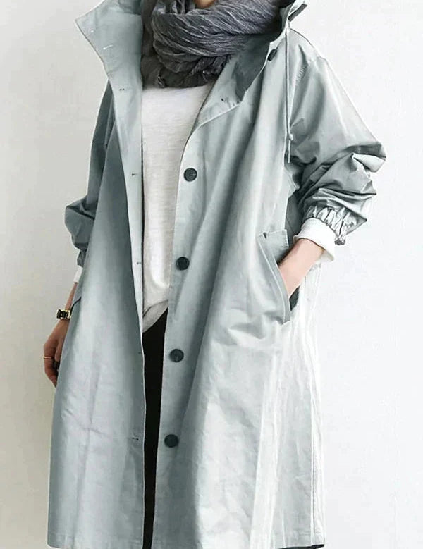 UrbanShield-Trendsetter-Regenmantel-in-Ubergrosse-Leyna-Moda-16.webp