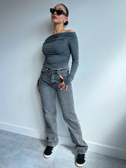 Trendy High-Waisted Jeans For Women With Straight Legs And Ripped Details