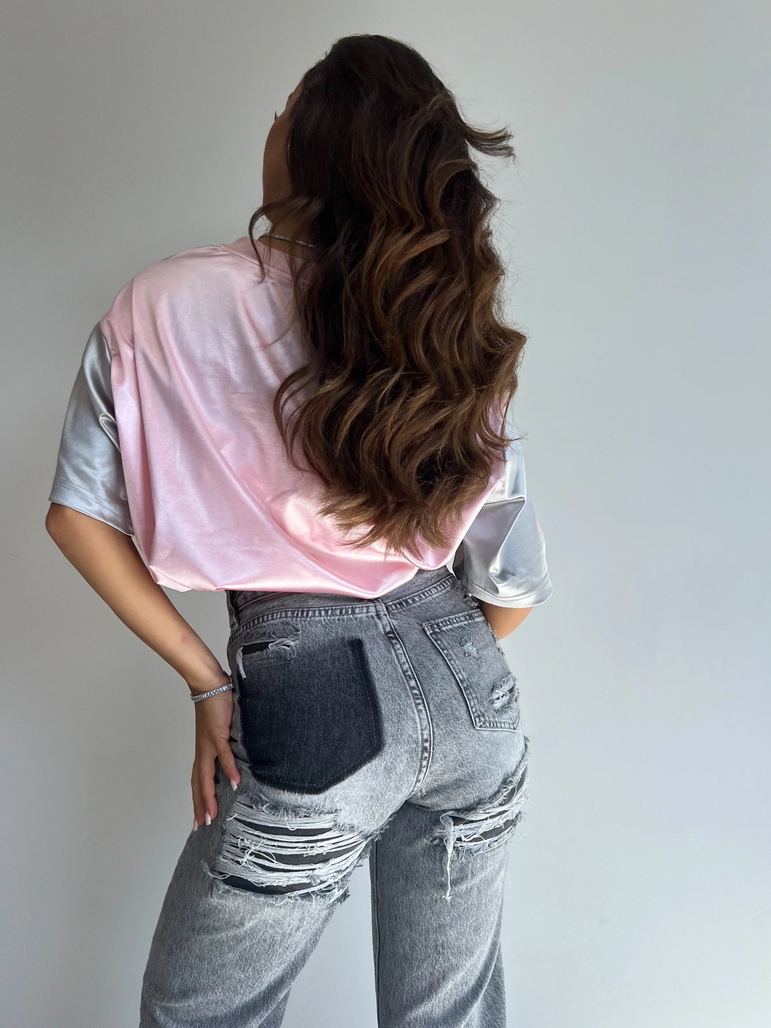 Trendy High-Waisted Jeans For Women With Straight Legs And Ripped Details