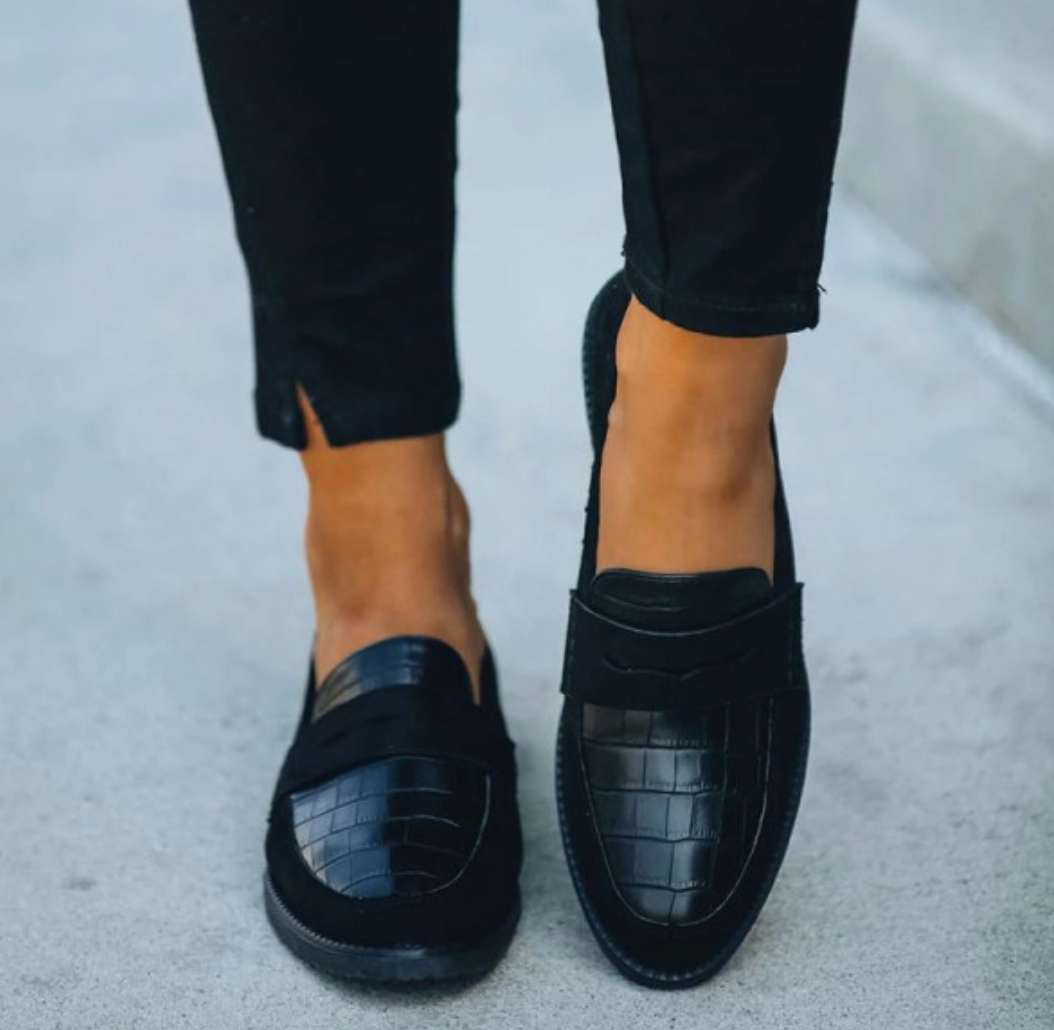 Women's Black Classic Loafers with Refined Finish