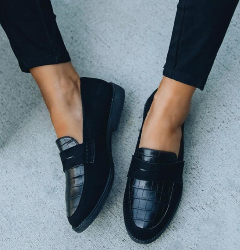 Women's Black Classic Loafers with Refined Finish