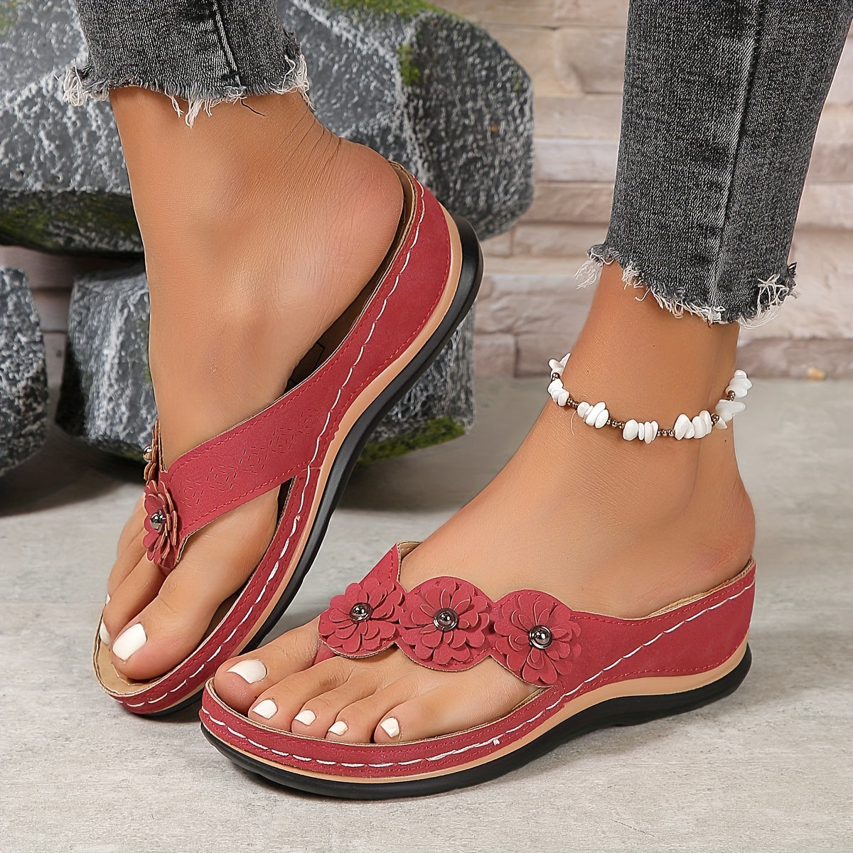 Comfort teen slippers with flower detail and wedge heel for women