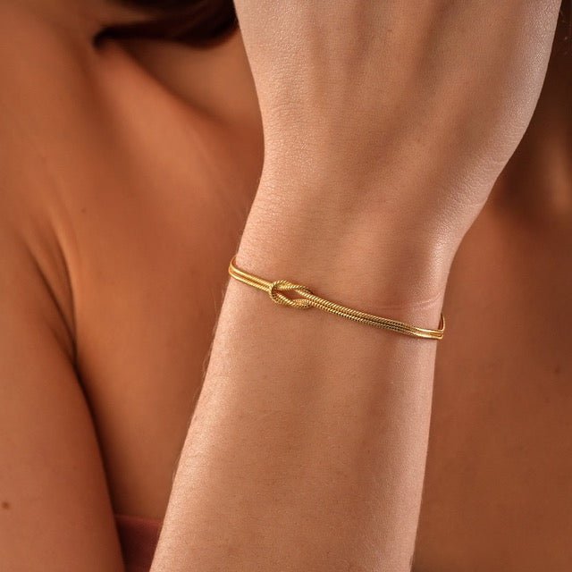 Nova - Love Knot Bracelet
