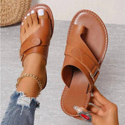 Comfort teen sandals with buckle detail and flat sole