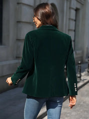 Tailored Women's Blazer with Classic Lapels and Button Closure
