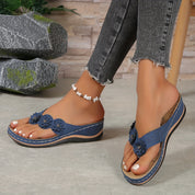 Comfort teen slippers with flower detail and wedge heel for women