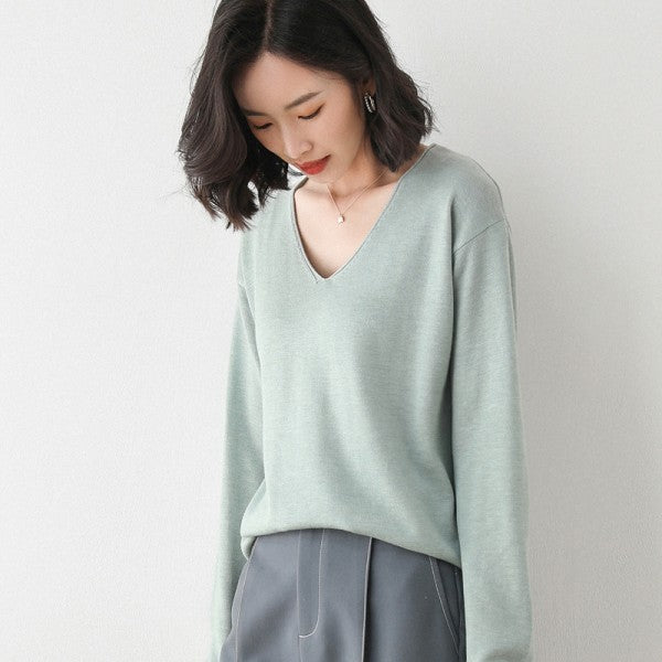 Fine-Knit Sweater for Women with Round Neck Soft and Comfortable