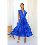Ilse - Refined pleated midi dress with V-neck
