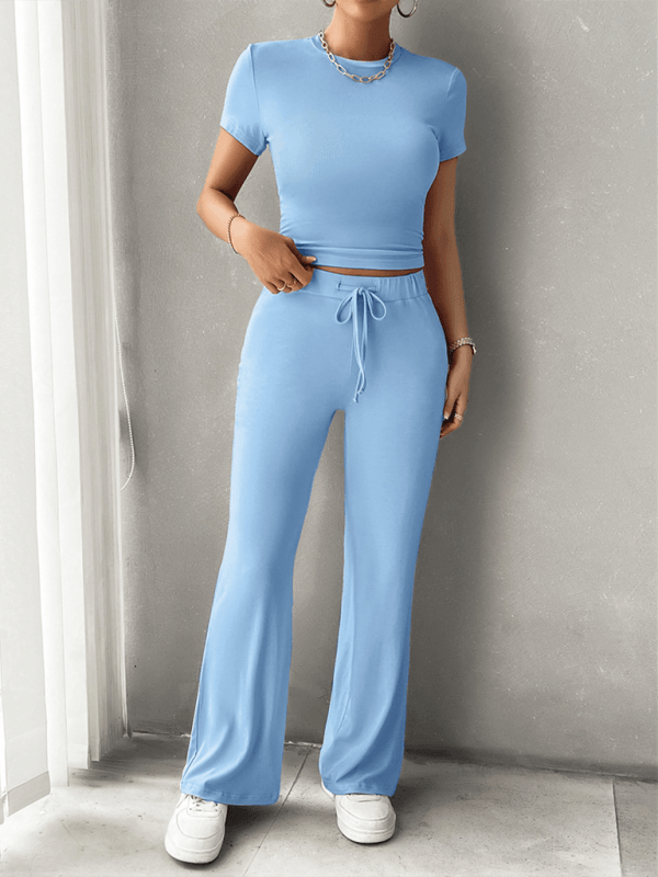 Comfortable Lounge Set for Women with Crop Top and Drawstring Pants