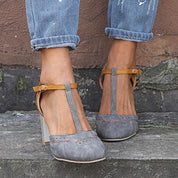 Vintage Style Pumps With Strap And Comfortable Heel For Women