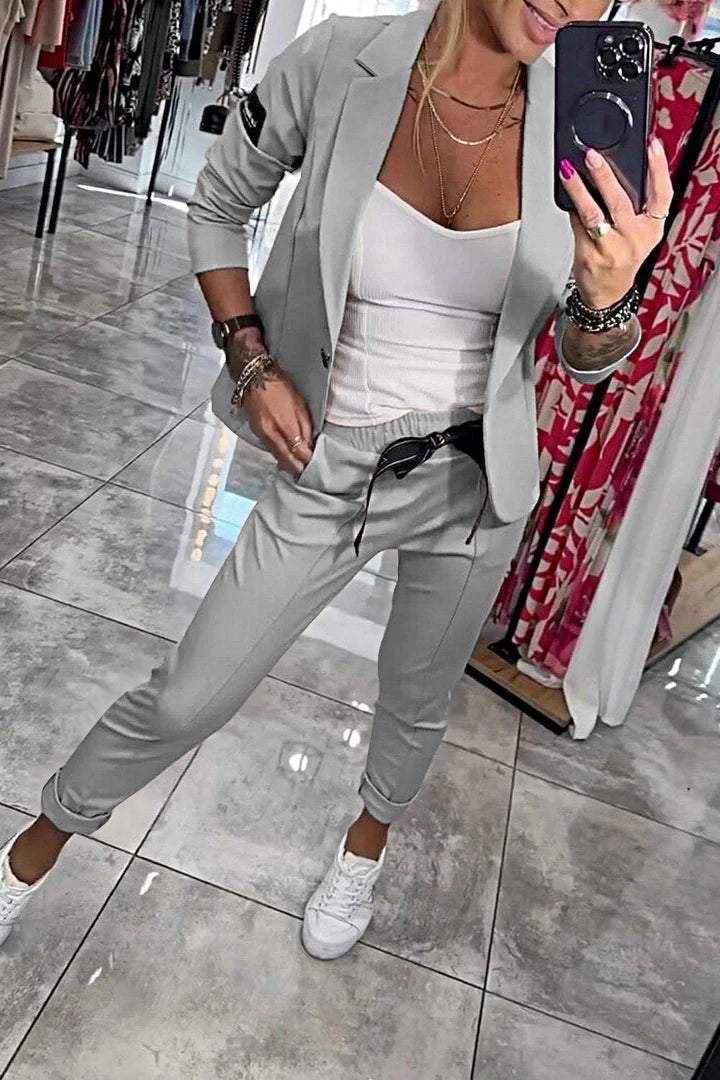 Comfortable Women's Set with Blazer and Slim Fit Pants