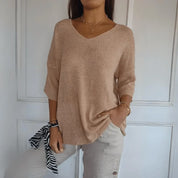 Relaxed Elegant V-Neck Top for Women with Three-Quarter Sleeves