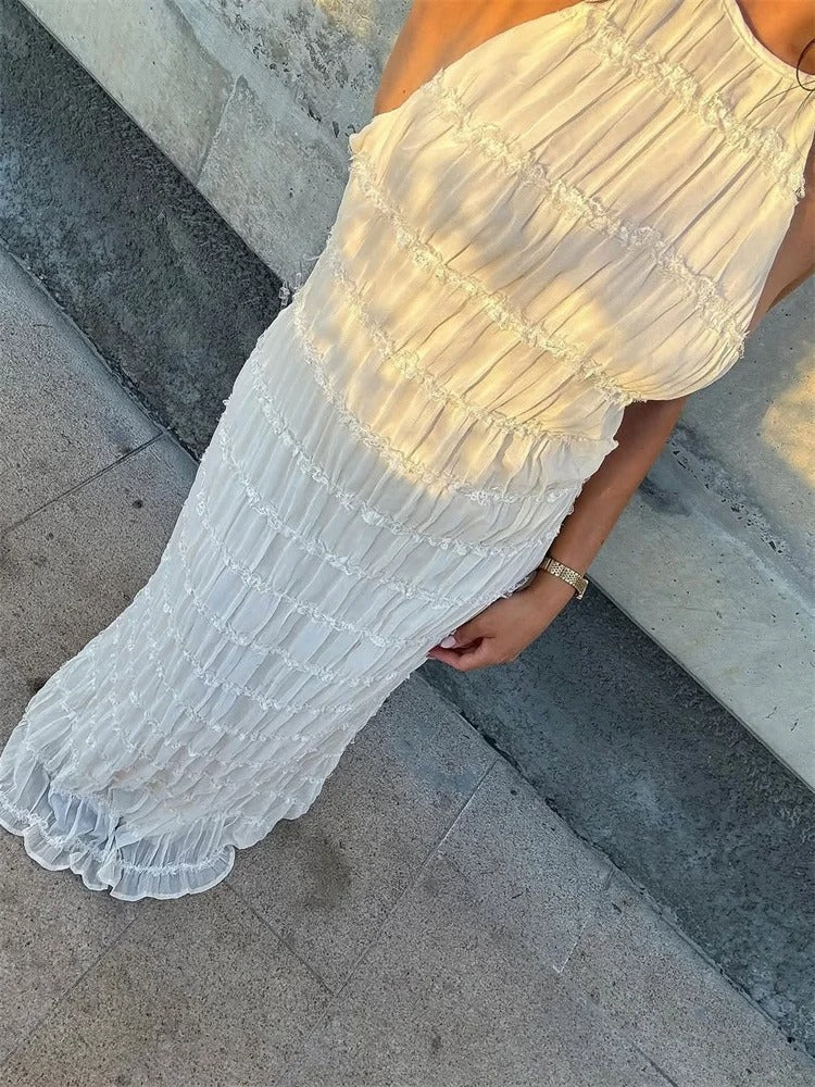 Mila - Elegant Maxi Dress with Halter Neck and Open Back