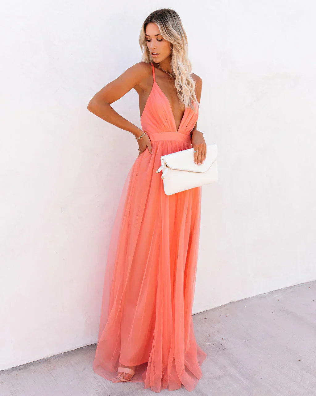 Maylin - Elegant dress with open back and V-neck