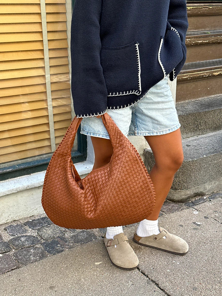 Trendy Women's Braided Handbag with Spacious Stylish Design