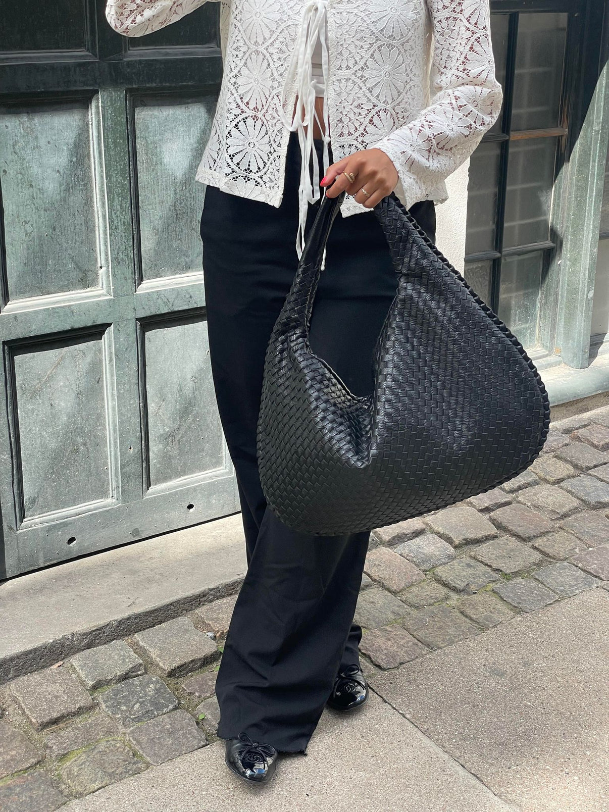 Trendy Women's Braided Handbag with Spacious Stylish Design