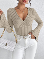 Leona - Chic top with long sleeves and V-neck