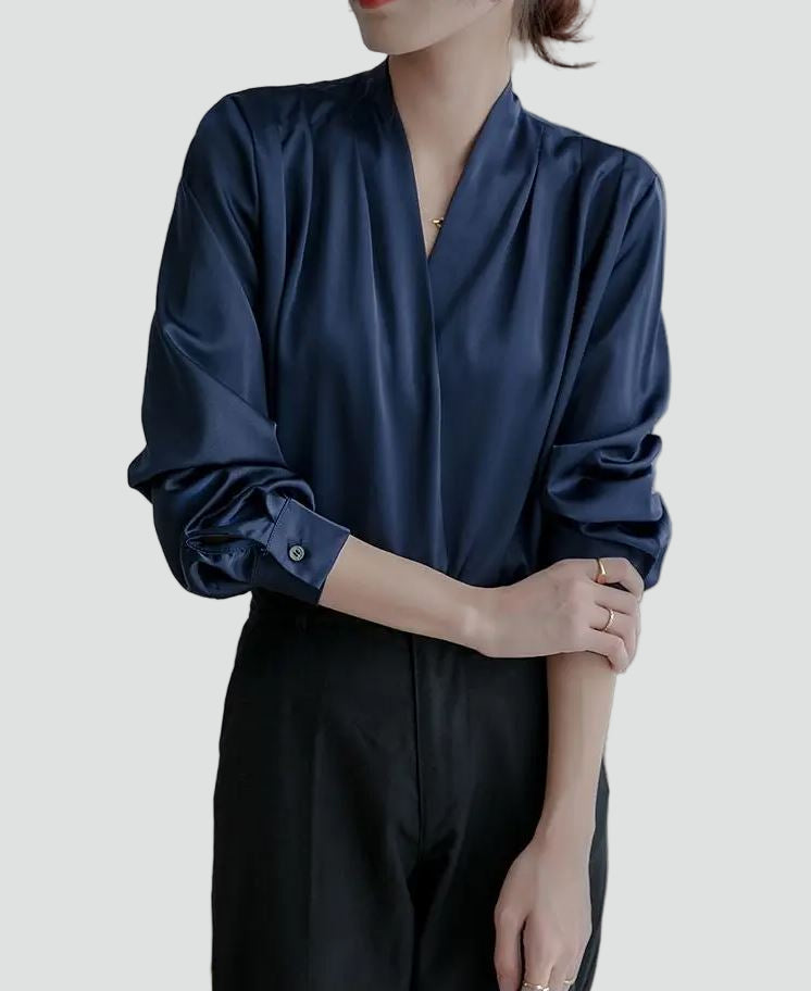 Lola - Satin blouse with an elegant look